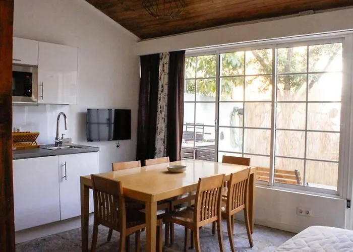 Apartment Almirante24 - With Garden - Ajuda Palace & Royal Treasure Museum *